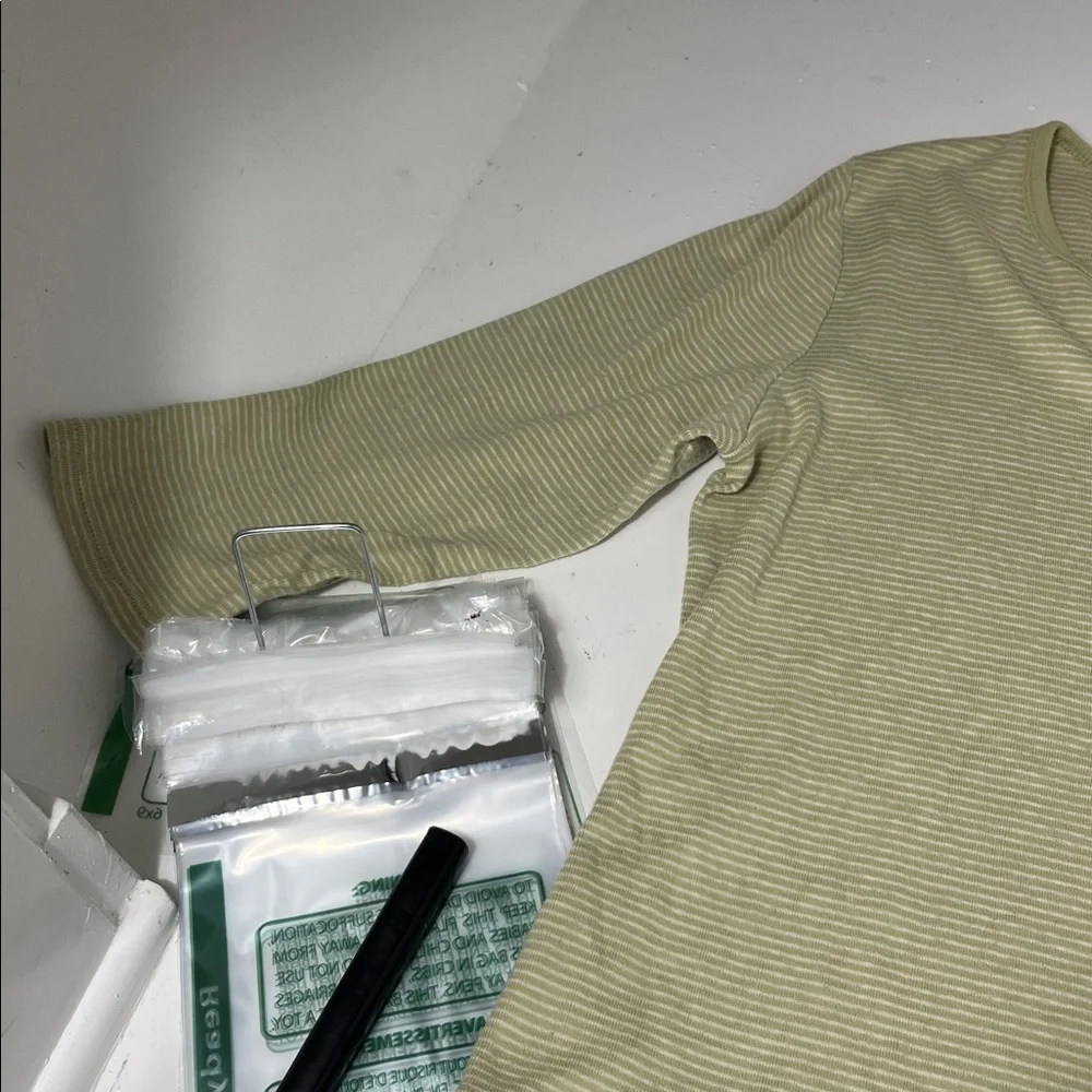 Jones Wear Sport XL Green White Striped V Neck Long Sleeve T Shirt